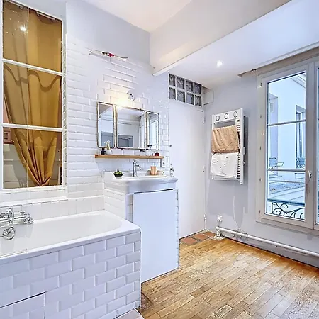 Spacious Oberkampf Near Bastille Apartment Paris